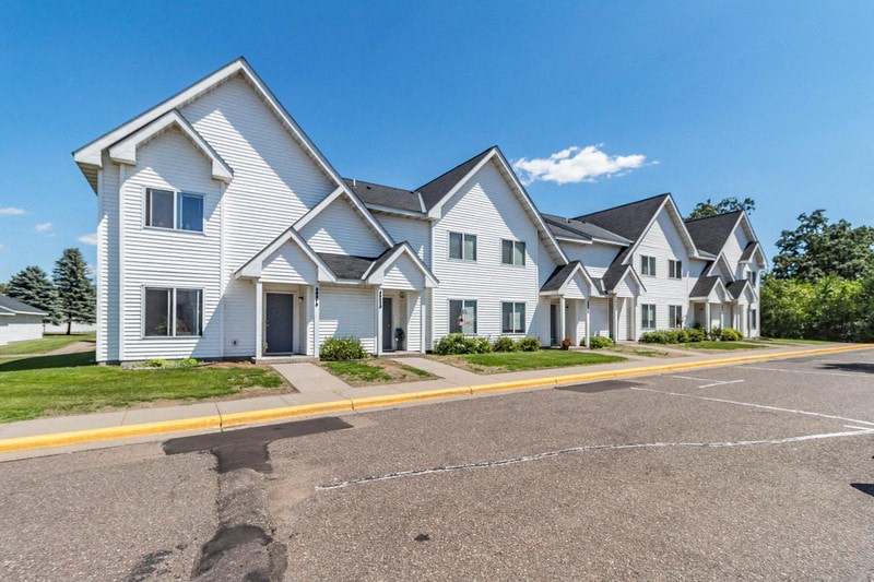 Kestrel Meadows Townhomes, 38516 Oakview Circle, North Branch, MN