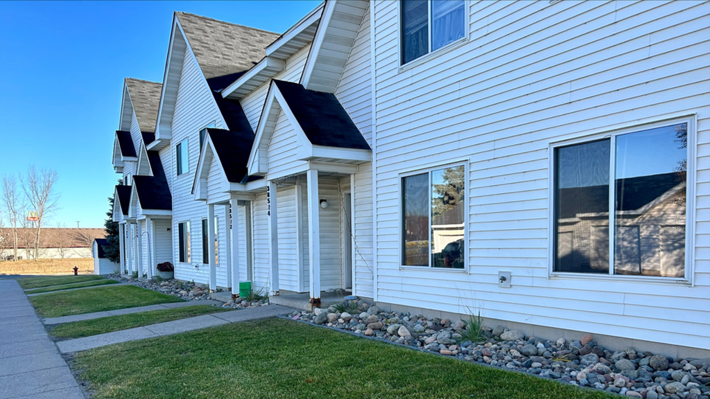 Kestrel Meadows Townhomes, 38516 Oakview Circle, North Branch, MN