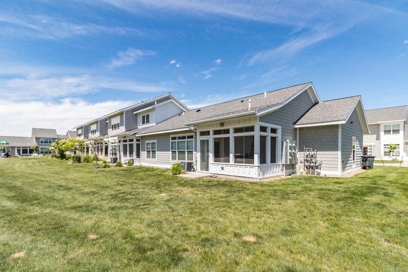 a row of houses with a lawn in front of them