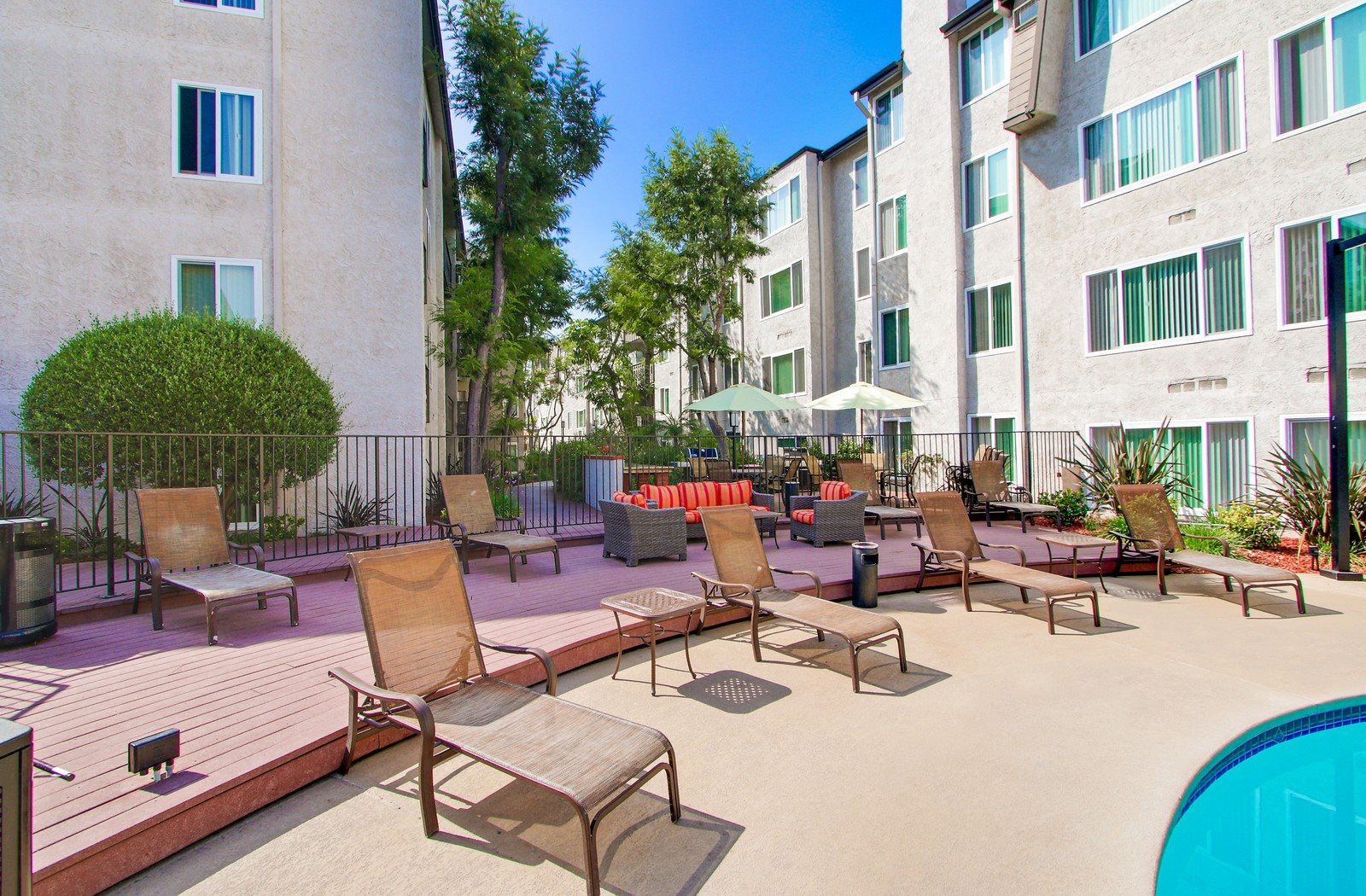 Apartments in Palms, Los Angeles Woodcliff Apartments