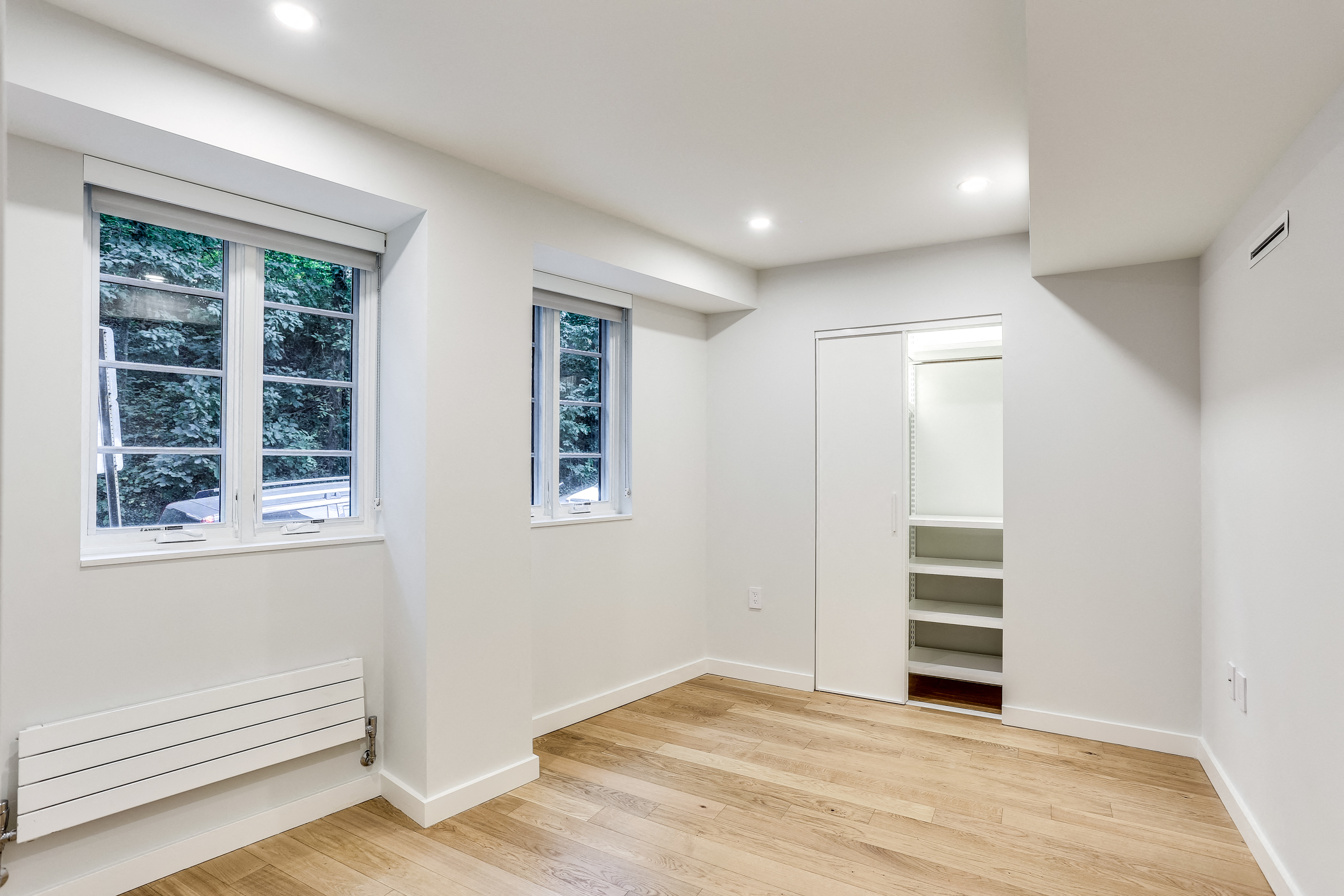 luxury 1 bedroom apartment in adams morgan with hardwood floors and built in closets