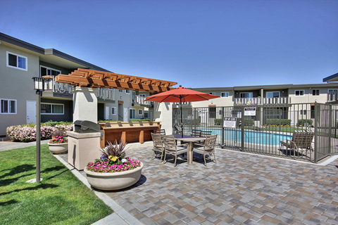 Sunnyvale Apartment Courtyard and Pool