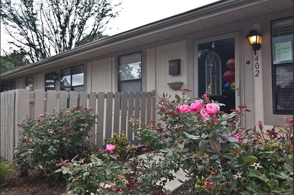 Cedarwood Apartments 180 Codell Dr Lexington Ky Rentcafe
