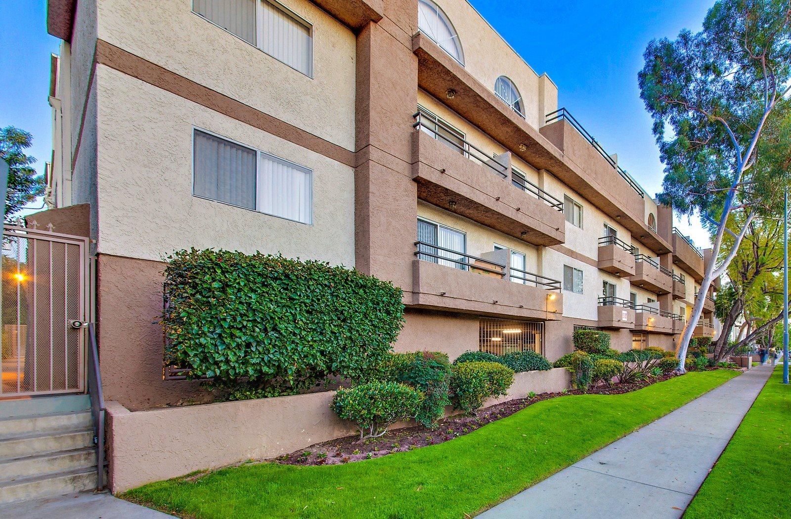 Apartments in Valley Village Los Angeles CA 5760 Laurel Canyon