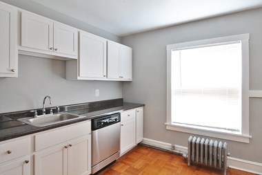 126 N. Elmwood Ave. 2 Beds Apartment for Rent Photo Gallery 1