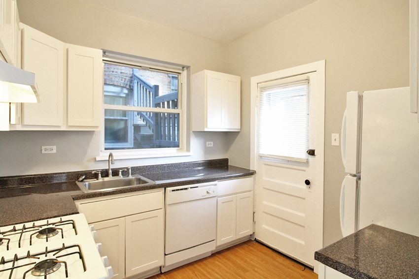 159-161 N. Austin Blvd. 2-3 Beds Apartment for Rent - Photo Gallery 1