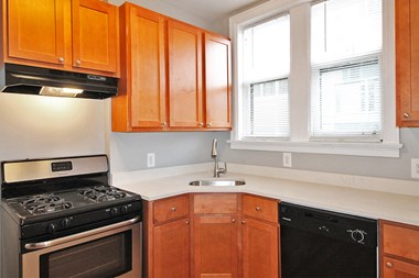 173 N. Grove Ave. Studio-3 Beds Apartment for Rent