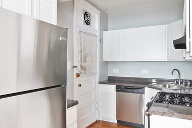 301 N. Oak Park Ave. 1 Bed Apartment for Rent