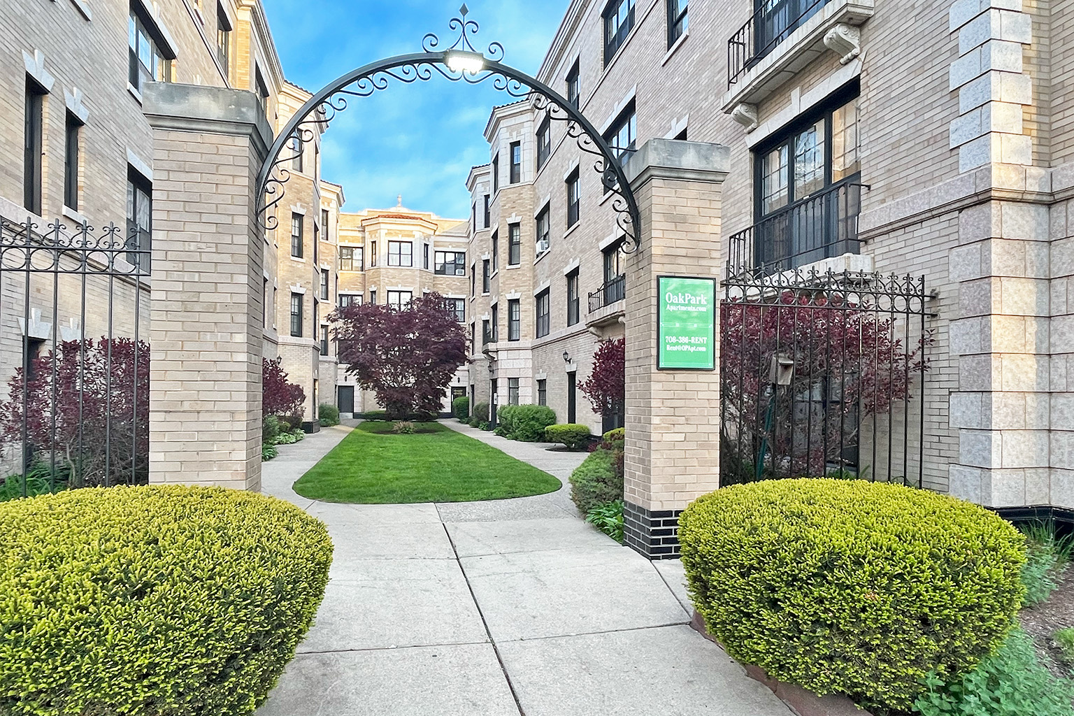 A green sign on a building says "Gateway".