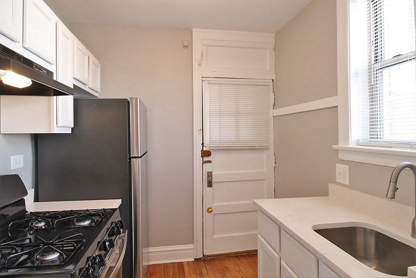 618 S. Austin Blvd. 1 Bed Apartment for Rent - Photo Gallery 1