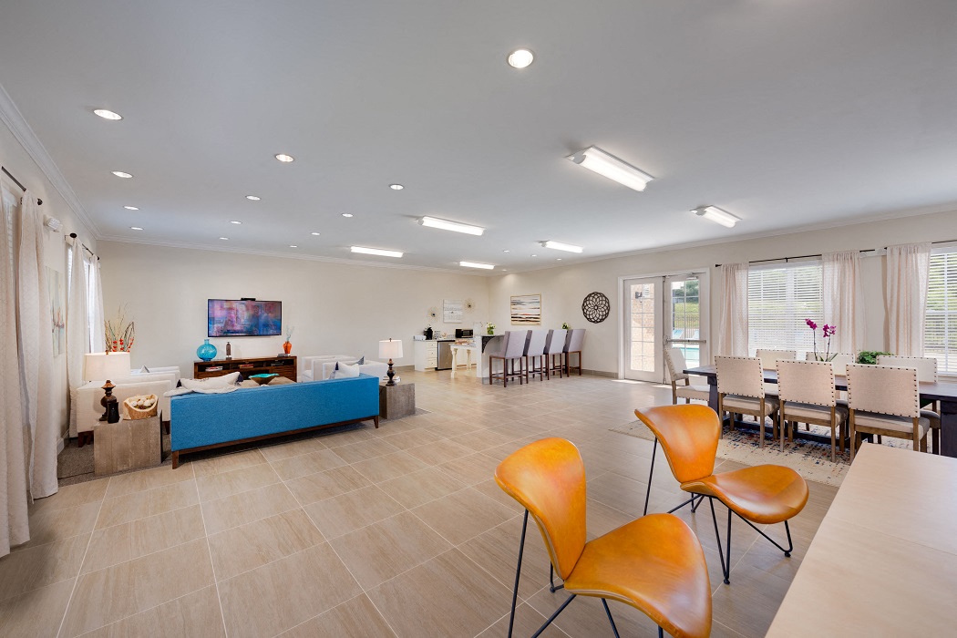 the preserve at ballantyne commons commons living room and dining area