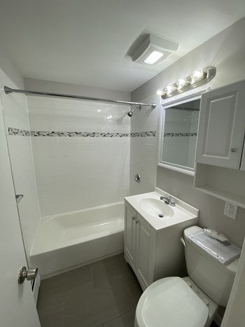 Bathroom with Shower/ Bathtub Combination - Photo Gallery 9