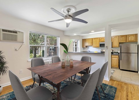 Dining at Lakeview Apartments, New Jersey