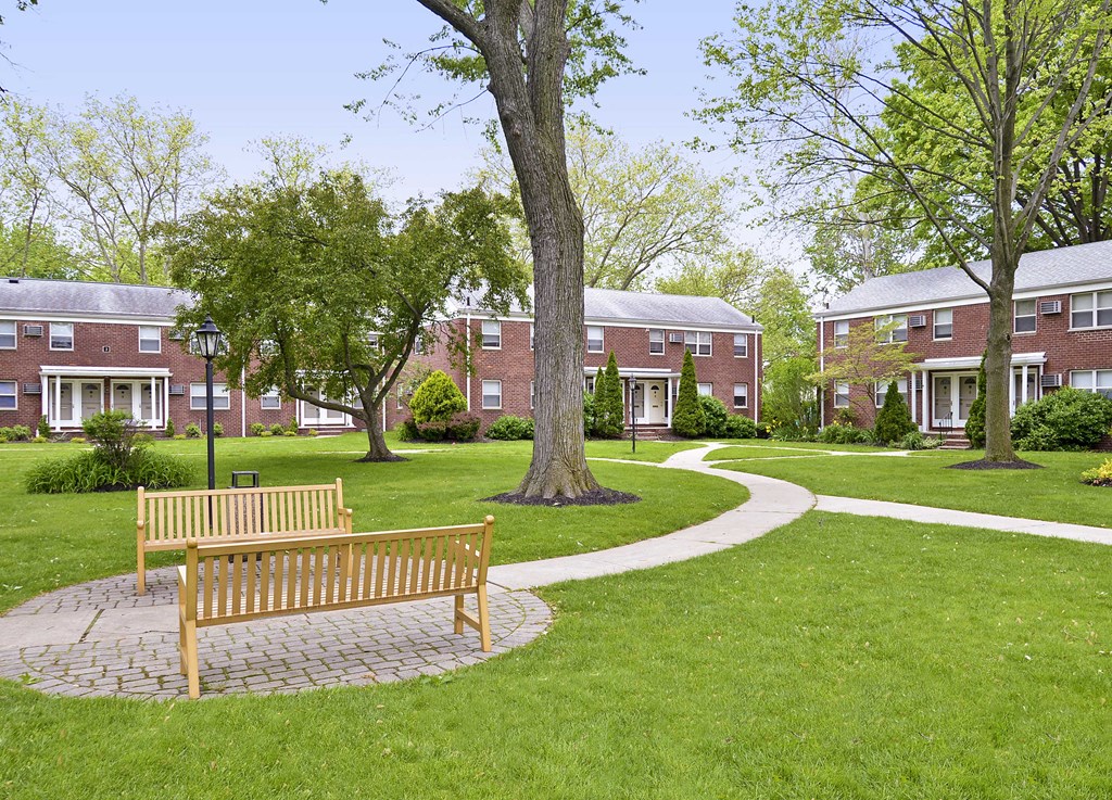 Exterior Exterior at Lakeview Apartments, Leonia, NJ, 07605