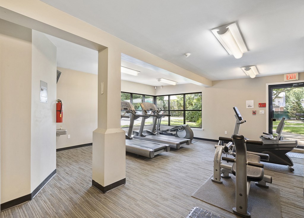 the gym at the preserve at polk apartments