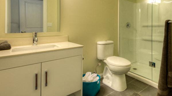 Saginaw Gardens Bathroom Image