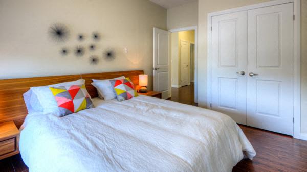 Saginaw Gardens Bedroom Image