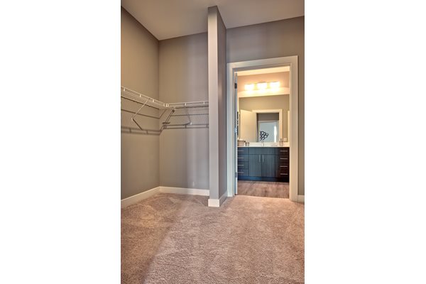 The Ridge At Robinson Apartments 1501 Meredith Drive Pittsburgh Expansive Walk In Closets At The Ridge Robinson Apartments Pittsburgh Pa
