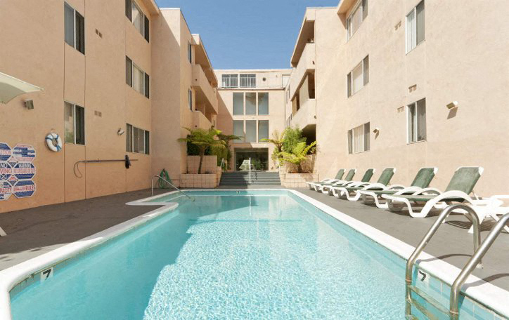 Sunset Poinsettia Towers Apartments In Los Angeles Ca