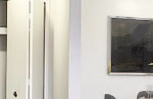 Spacious 1 and 2 bedroom apartments near all the wonders of Kensington Park, with a gorgeous pool, sundeck and gazebo, just for fun.. A modern living room with a dining table and grey couch.