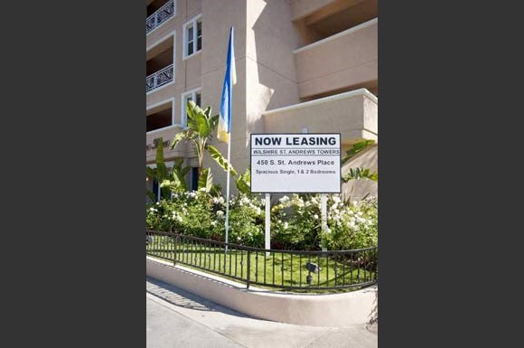 Wilshire St Andrews Towers Apartments 450 S Place Los Angeles Photo Gallery 1