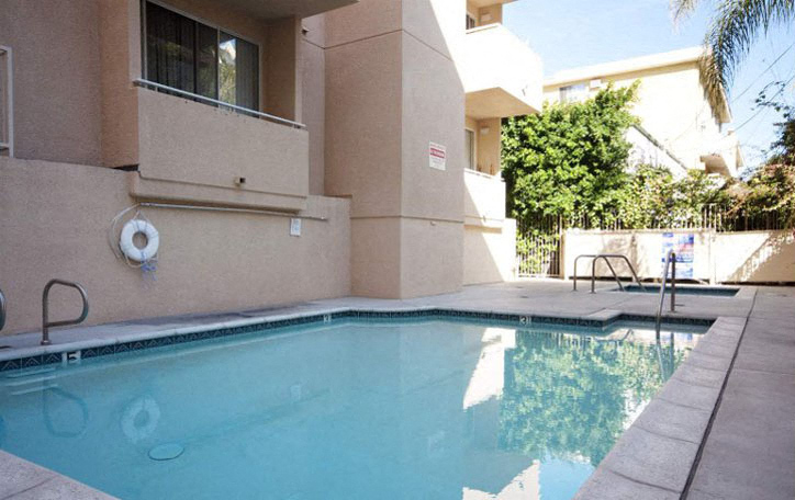 Wilshire St Andrews Towers Apartments In Los Angeles Ca Call Us 213 386 7446 Los Angeles