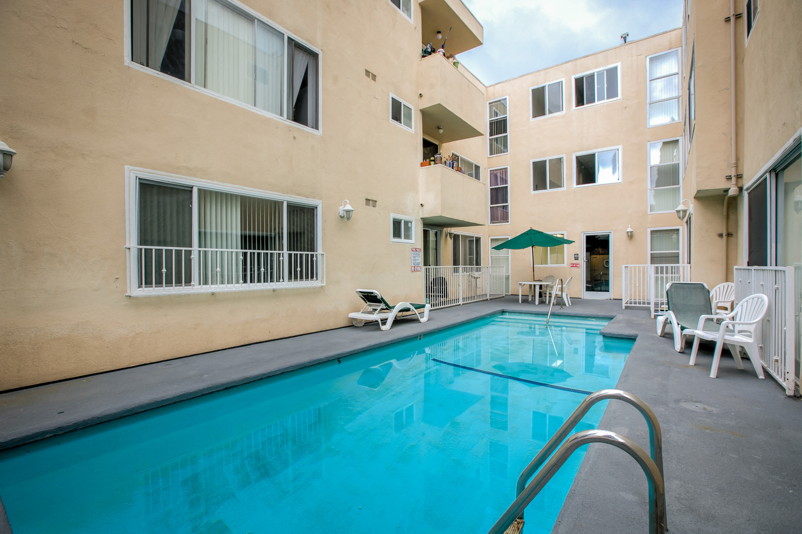 1635 N. Formosa Ave. Studio-3 Beds Apartment for Rent - Photo gallery 4