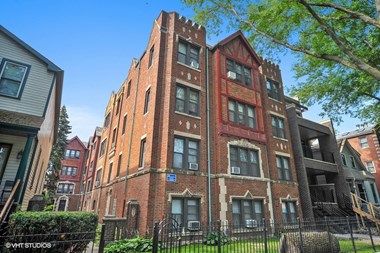 1461-65 W. Byron St. Studio-2 Beds Apartment for Rent Photo Gallery 1