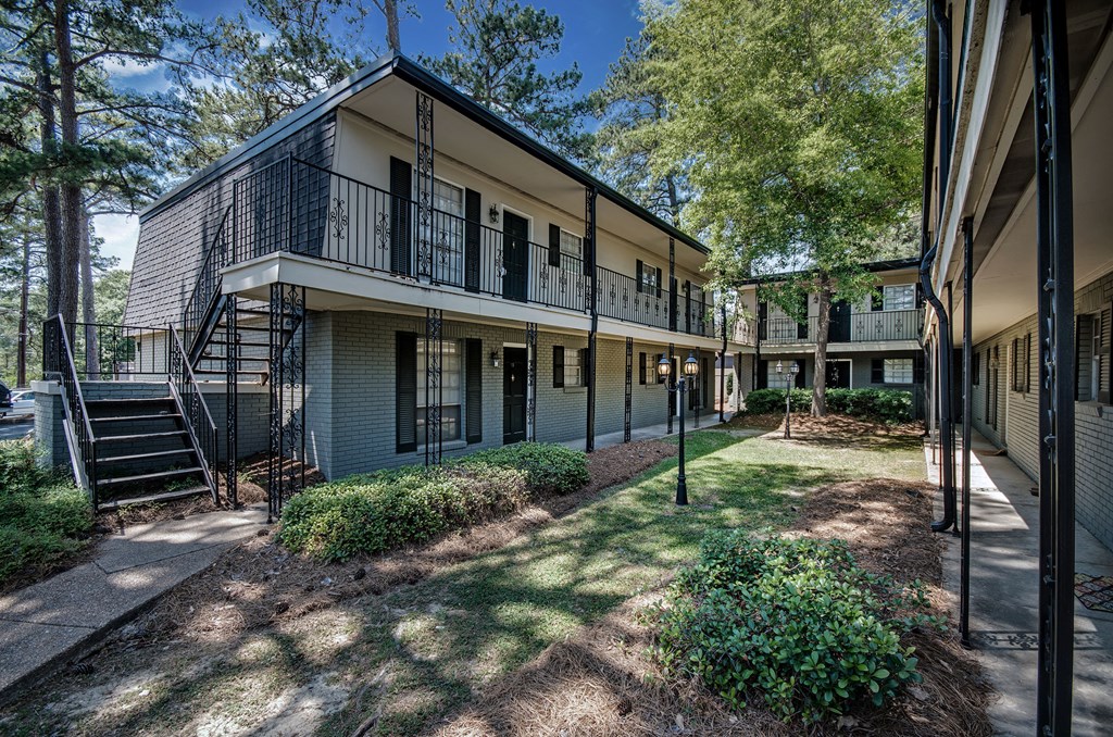 the preserve at ballantyne commons apartments courtyard and exterior