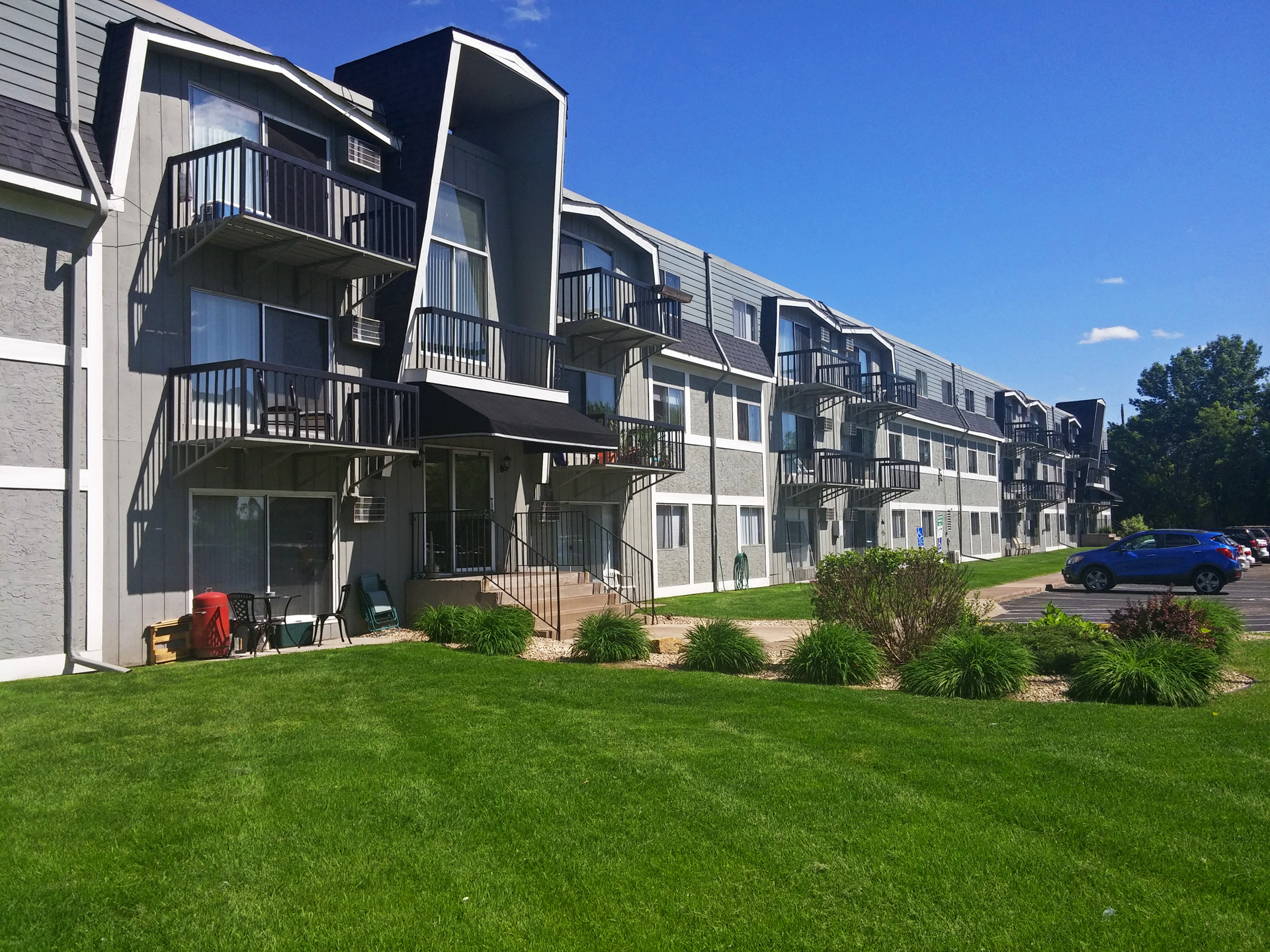 956 Place Apartments in Forest Lake