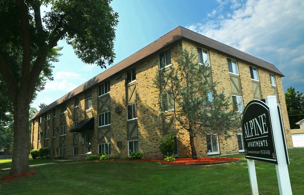 Alpine Apartments Exterior