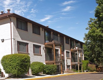 Basswood Apartments exterior Basswood Apartments exterior - Photo Gallery 3