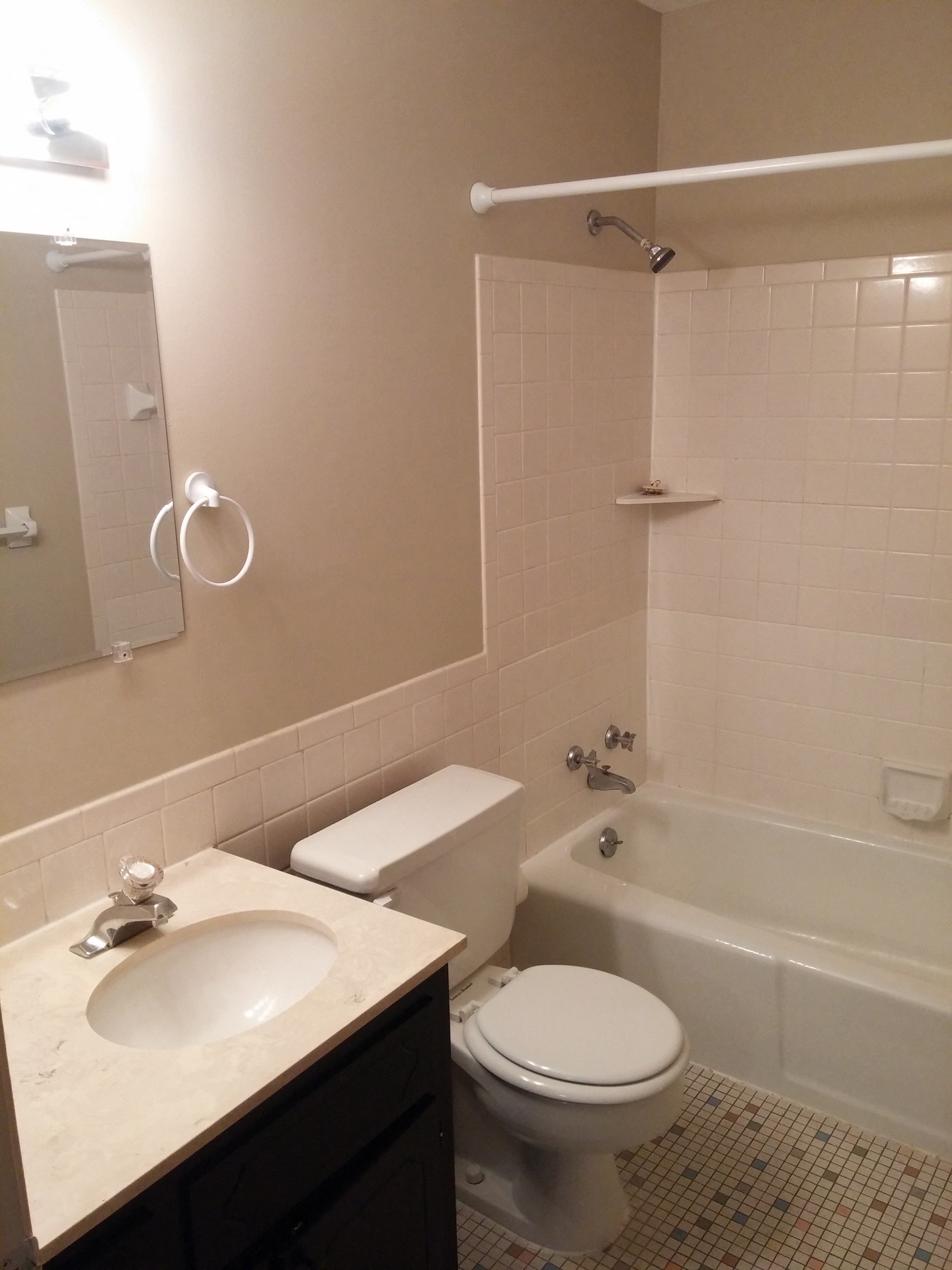 Cedar Crest Apartments bathroom