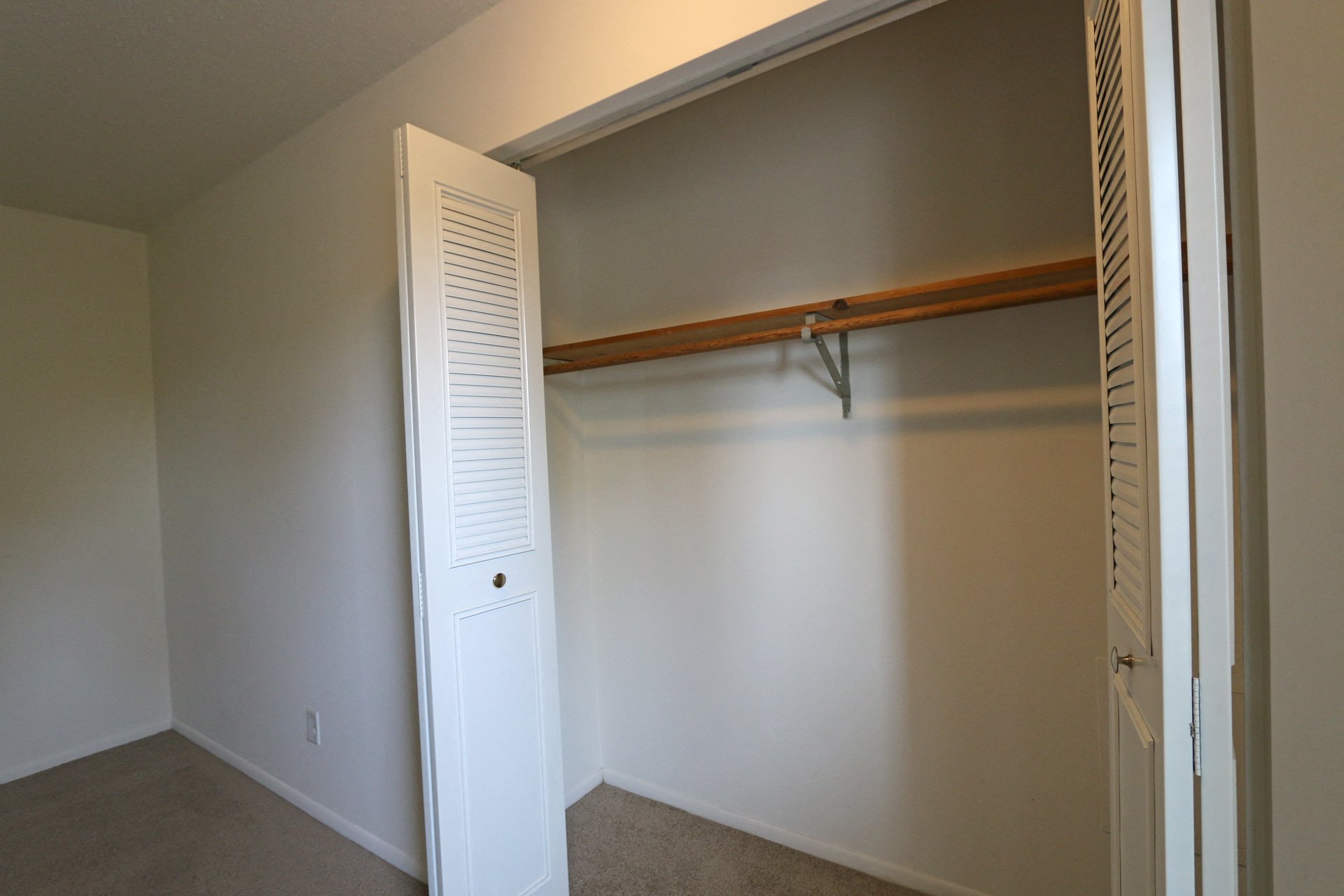 Cedar Manor Apartments bedroom