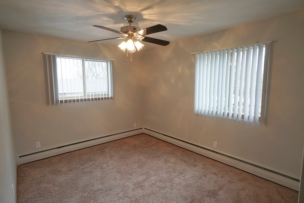 Como Lake Estates bedroom