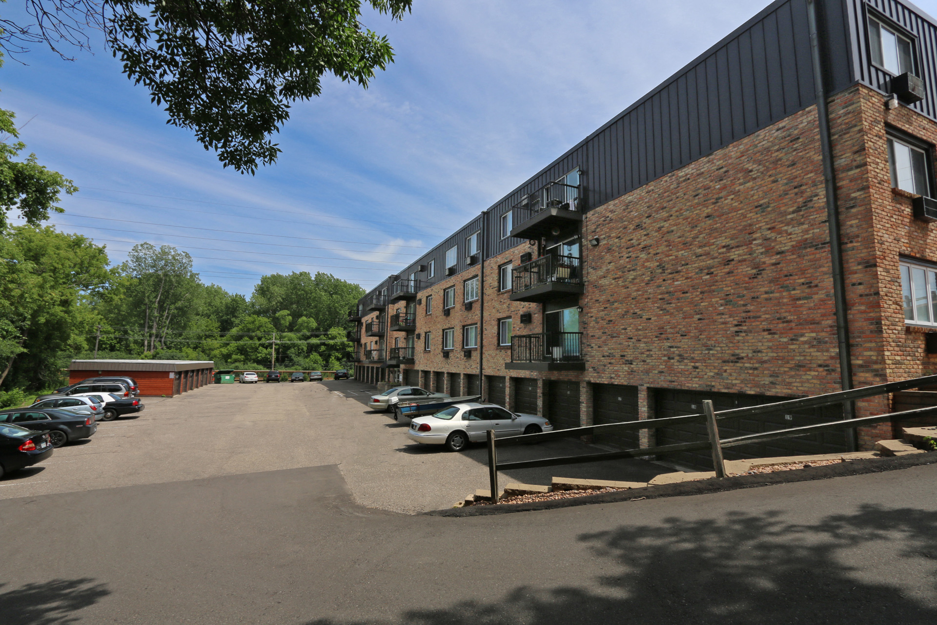 Edina Manor Apartments exterior