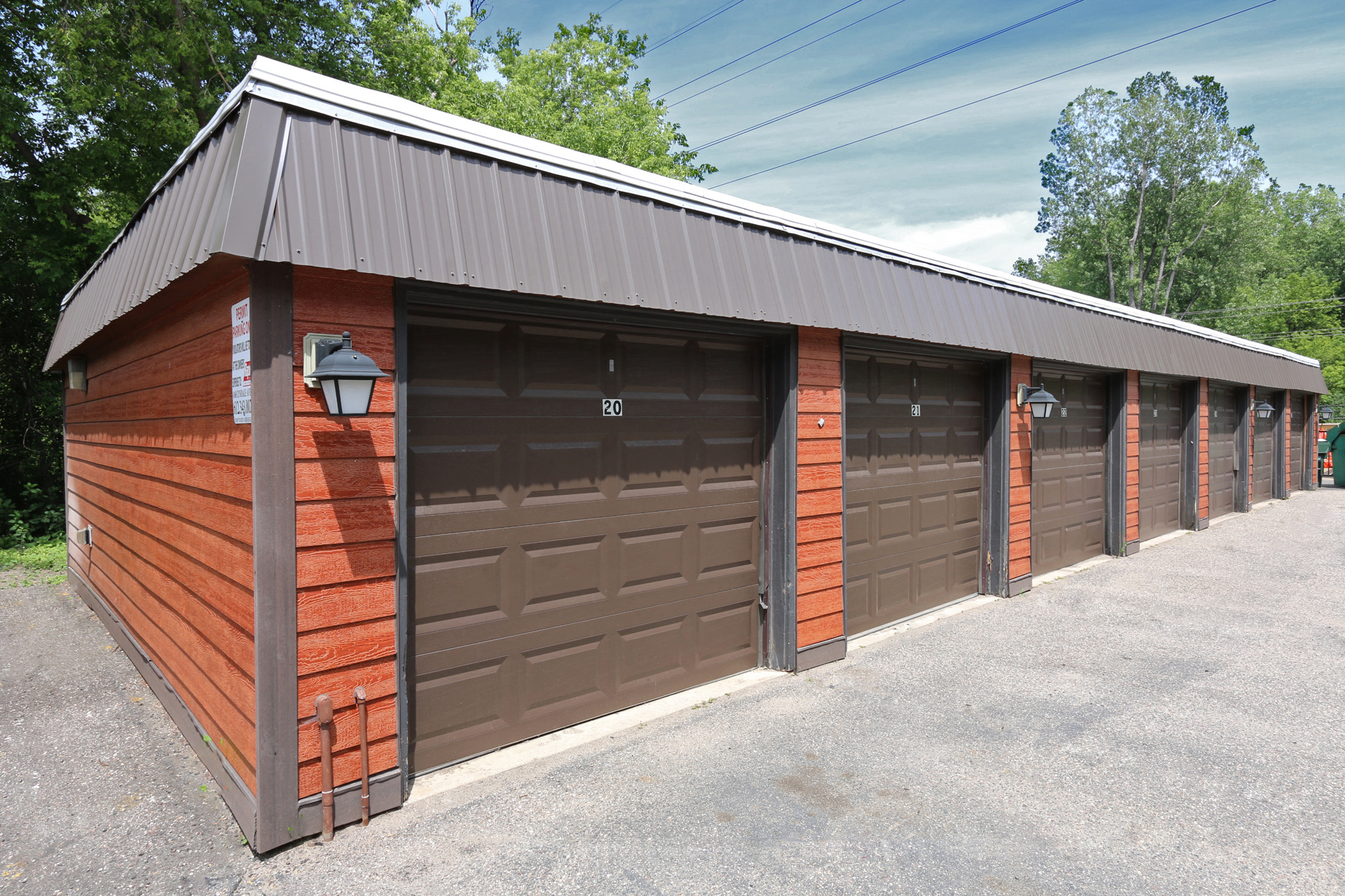 Edina Manor Apartments garages