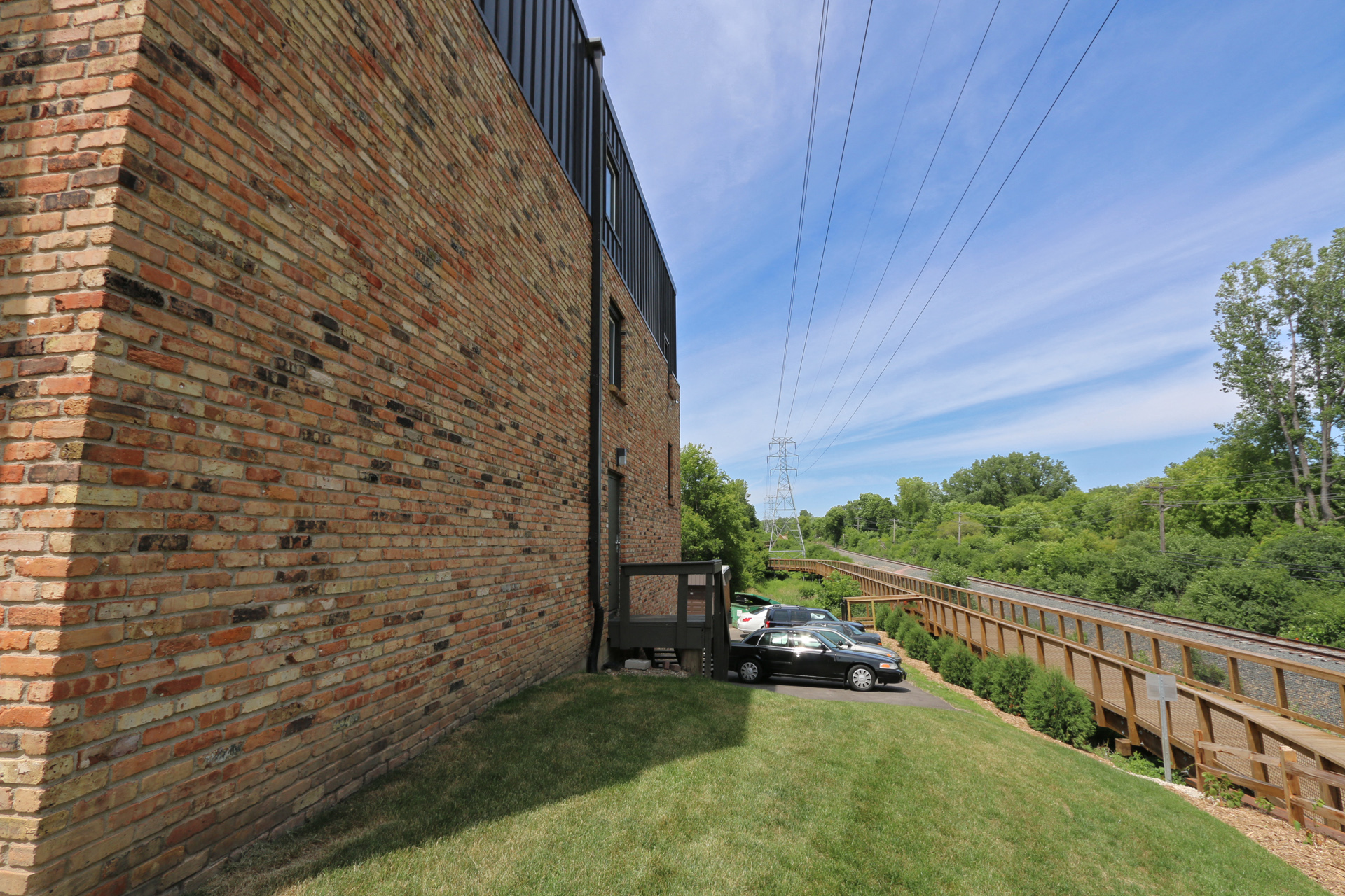 Edina Manor Apartments exterior