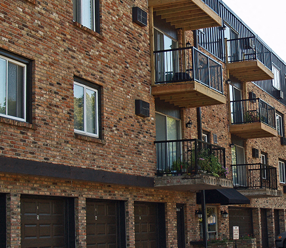 Edina Manor Apartments exterior