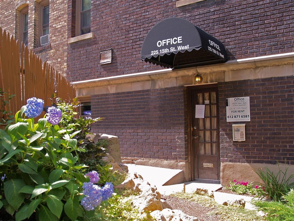 225 Place Apartments Exterior