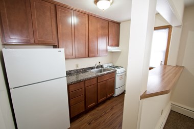 1600 Ford Parkway 1 Bed Apartment for Rent - Photo Gallery 1