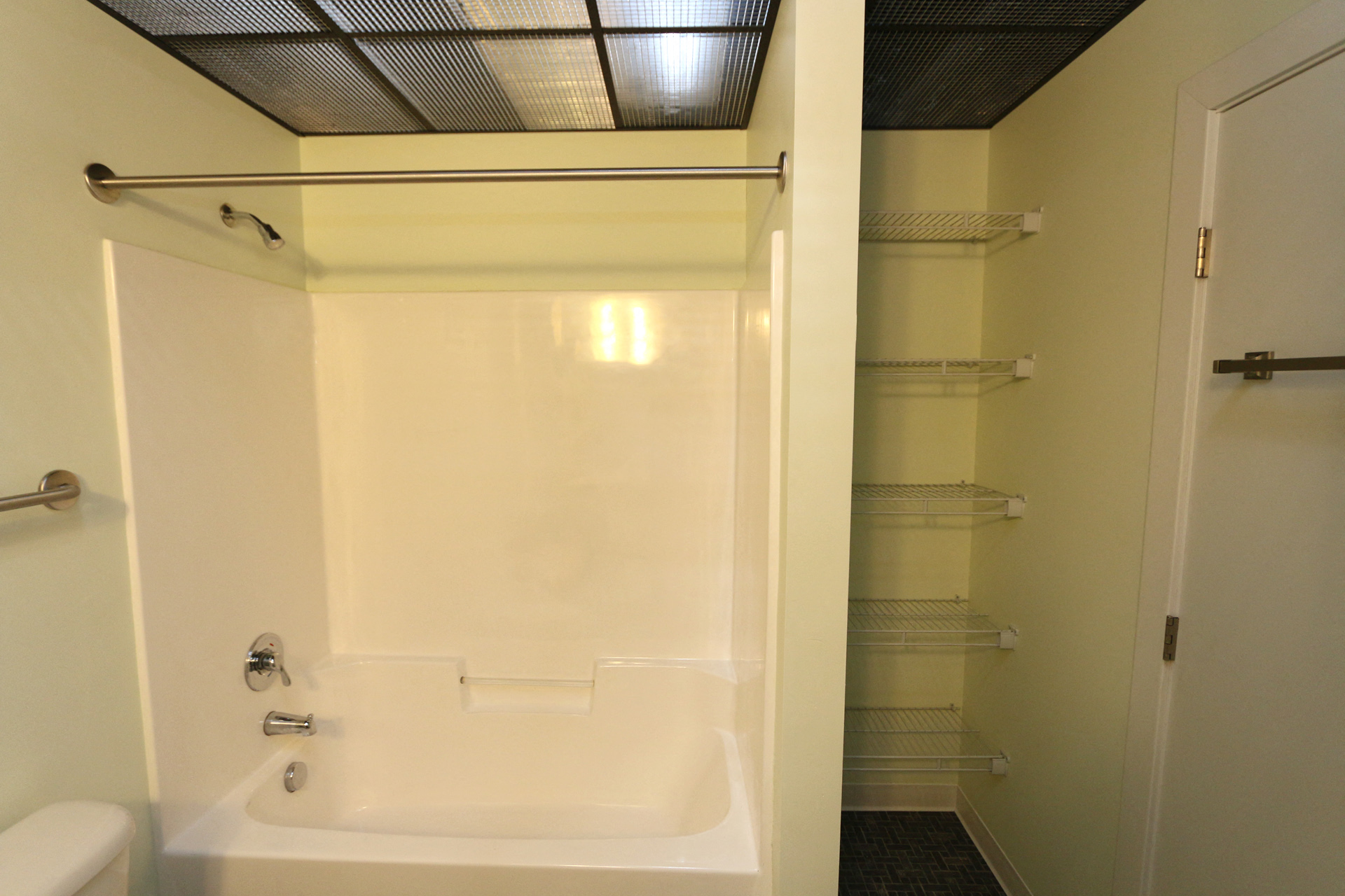 La Pompadour Apartments in Minneapolis