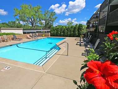 360 South Lexington Parkway 1-3 Beds Apartment for Rent - Photo Gallery 1