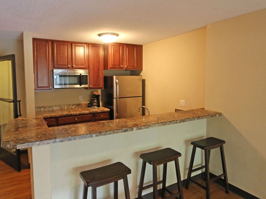 Lexington Hills Apartments, 360 South Lexington Parkway, St. Paul, MN