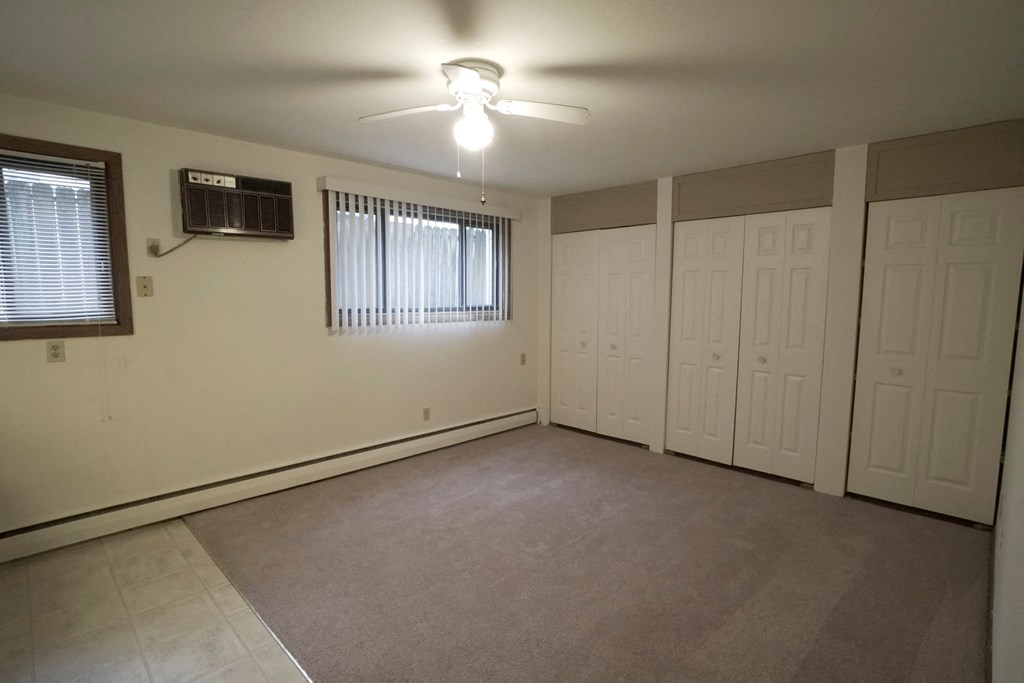 Minnehaha Apartments studio