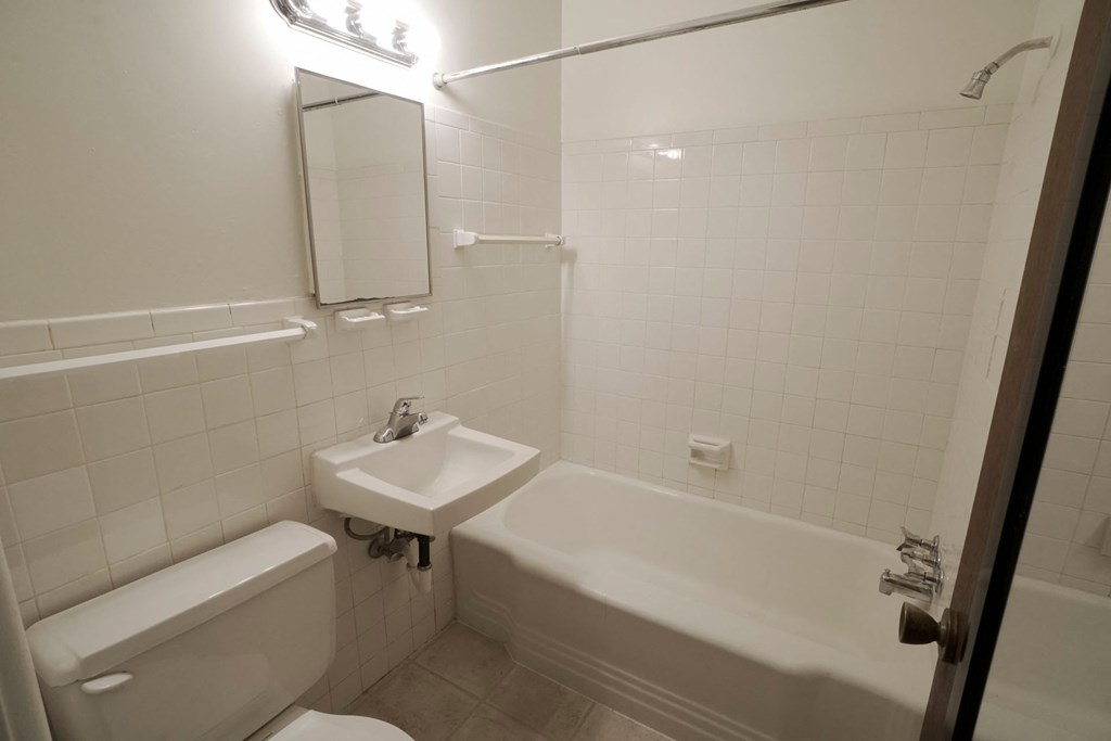 Minnehaha Apartments studio