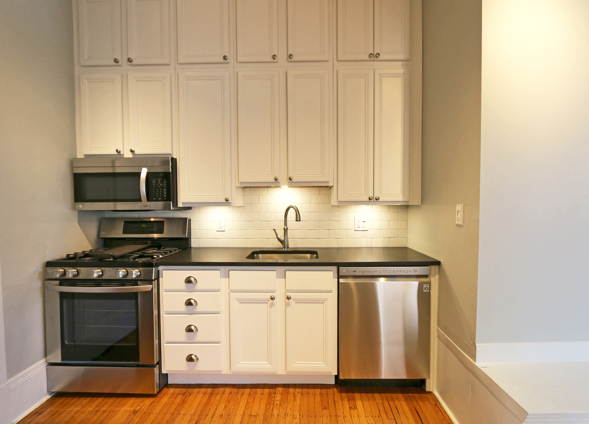 Apt 3 - 1 Bedroom Kitchen