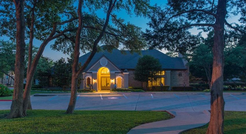Exterior View at Stoneleigh on Spring Creek, Garland, TX - Photo Gallery 1
