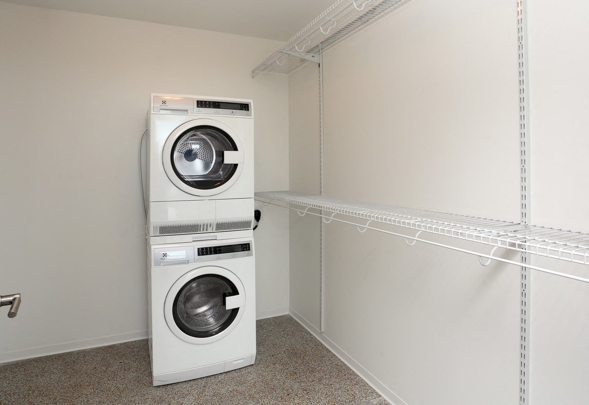 Full size washer & dryer at The Equitable Building, Des Moines, IA, 50309