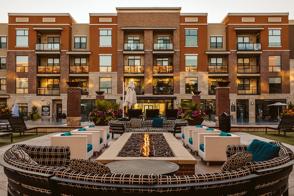 Firepit Patio at The Royale at CityPlace, Overland Park